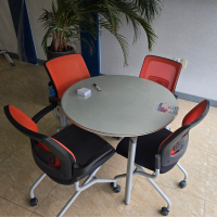 4인 원형 테이블 + 메쉬의자 세트